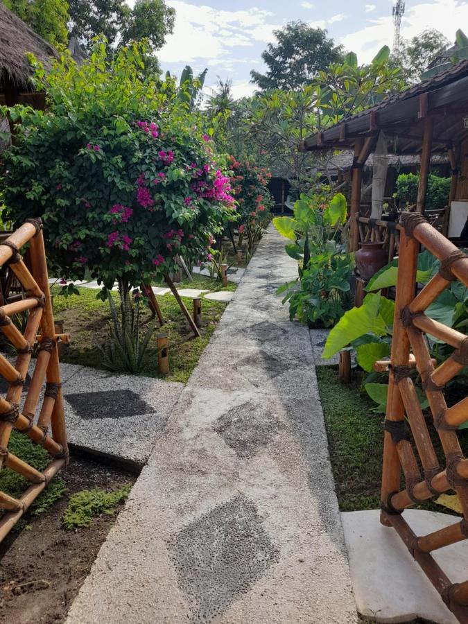 Tua Tua Keladi Bungalows Gili Air Exterior foto